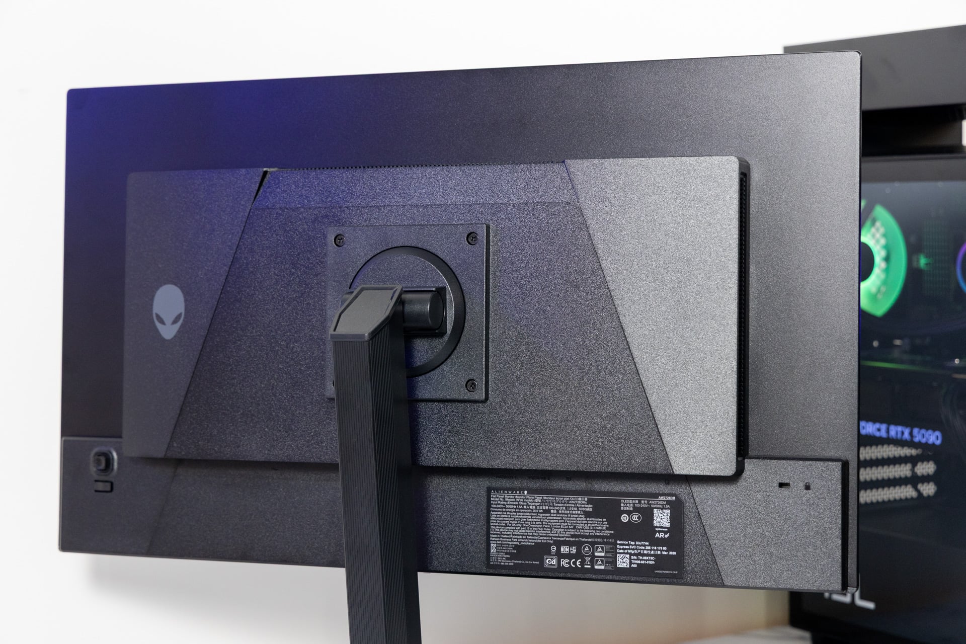 Alienware AW2726DM QD-OLED Gaming Monitor Review