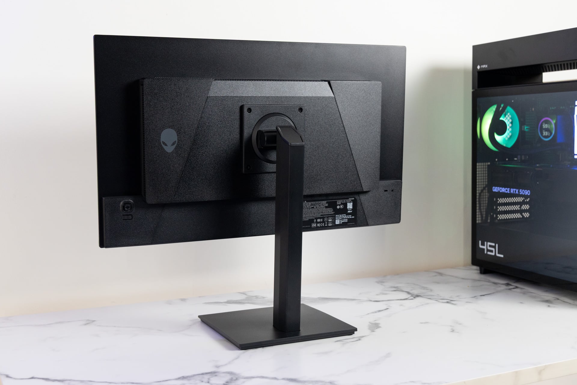 Alienware AW2726DM QD-OLED Gaming Monitor Review