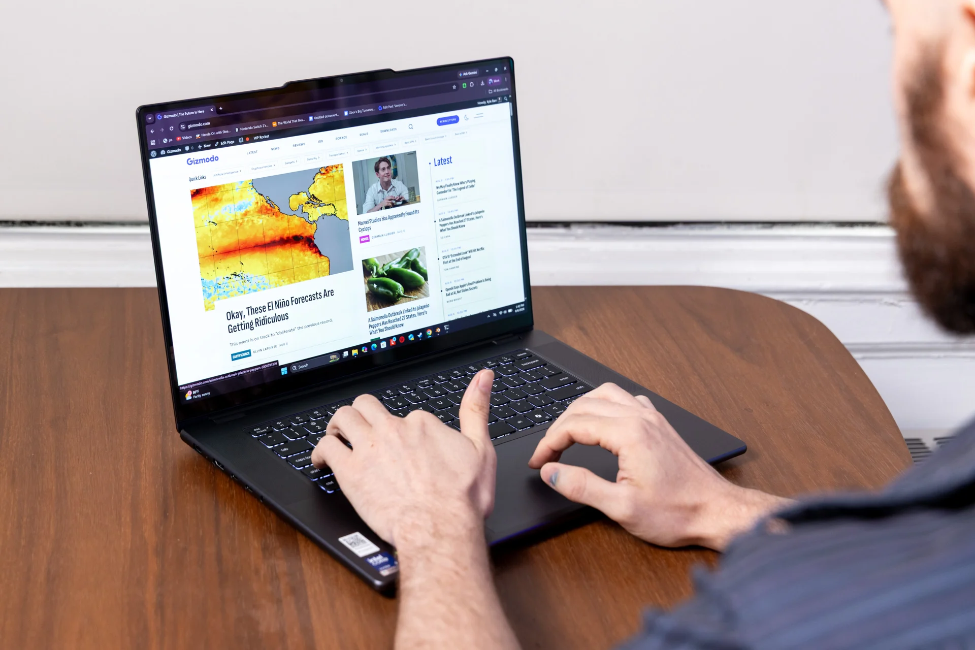 Lenovo Pro 9i 16 G11 Aura Edition Review 16