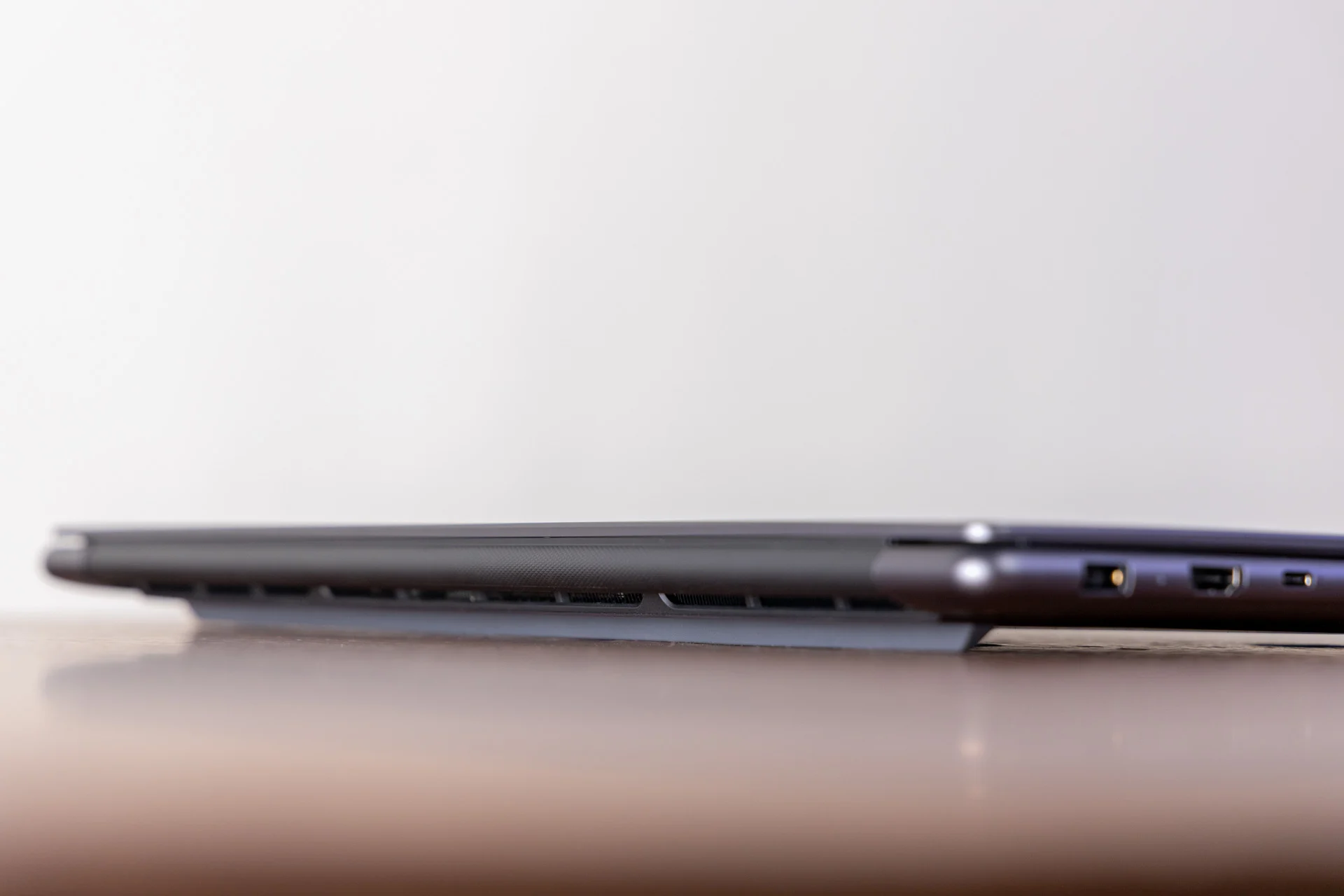 Lenovo Pro 9i 16 G11 Aura Edition Review 08